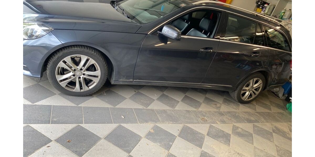 Mercedes-Benz E 220 152.000 km 15.000 &euro; Heidenrod 65321