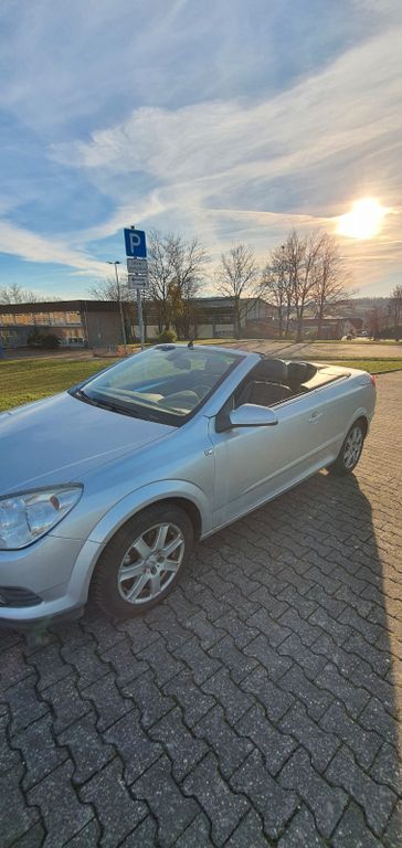 Opel Astra 180.000 km 3.399 € Selters 65618