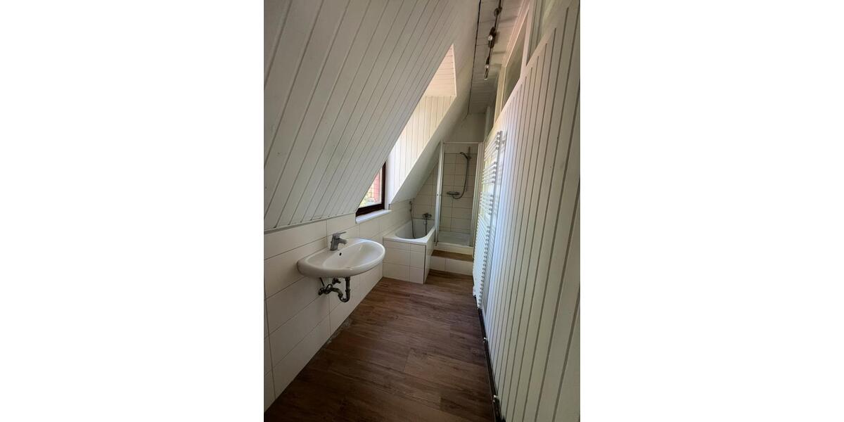 Etagenwohnung Wiesbaden Südost - 3 Zimmer, 110 m&sup2;, 1.700&euro; | Angebot:26365812