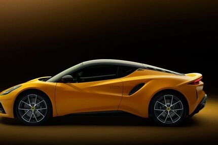 Lotus Emira 3.100 km 89.900 € FRANKFURT A. MAIN 60311