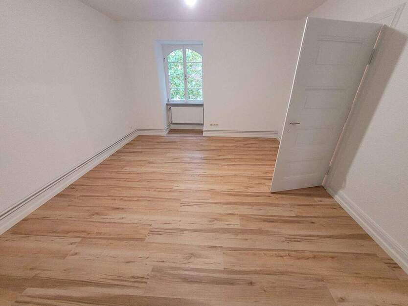 frisch renoviert, große helle Wohnung in Mainzer Altbau 4 zimmer