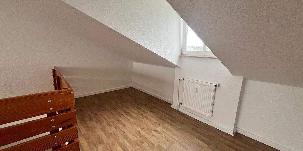 Etagenwohnung Wiesbaden Mitte - 2 Zimmer, 100 m&sup2;, 1.200&euro; | Angebot:24694226