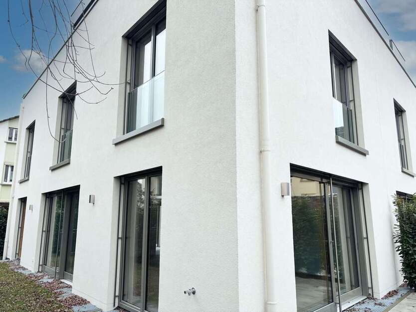 Haus zum Kaufen in Frankfurt 1.300.000 € 196 m²