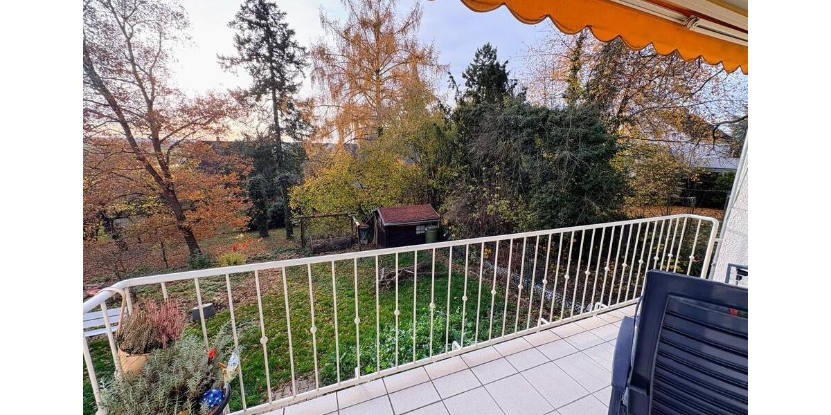 Helle, gut geschnittene 2,5-Zimmer-Wohnung mit EBK und Balkon 2.5 zimmer