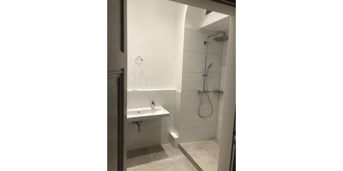 Etagenwohnung Wiesbaden Klarenthal - 5 Zimmer, 125 m&sup2;, 2.200&euro; | Angebot:26404973