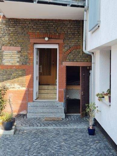 Etagenwohnung Wiesbaden Mainz-Kostheim - 4 Zimmer, 146 m&sup2;, 2.100&euro; | Angebot:25690344