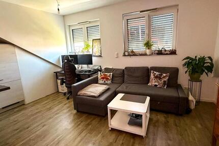 NEUWERTIGE 2 Zimmer DG-Wohnung IN BELIEBTER SIEDLUNGSLAGE