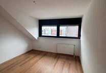 *Großzügige Dachgeschoßwohnung mit sonnigen Balkon*