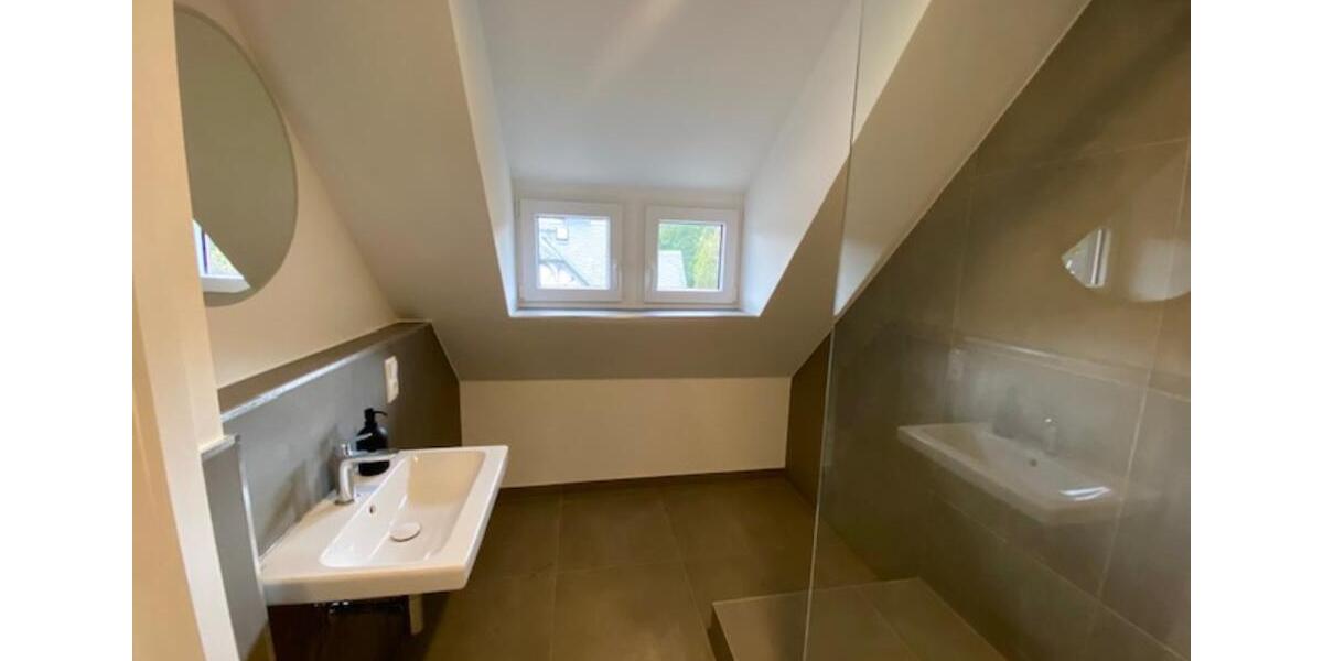 Charmante 2-Zimmer-Wohnung im Dachgeschoss, Erstbezug, top Lage 1 zimmer