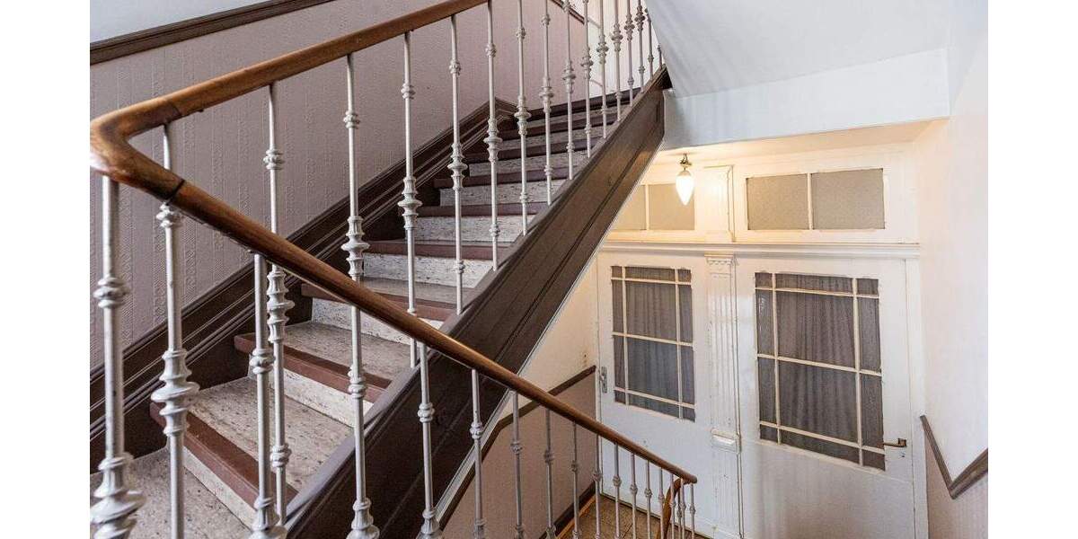 Mehrfamilienhaus mit zwei Gewerbeeinheiten in zentraler Innenstadtlage 2 zimmer