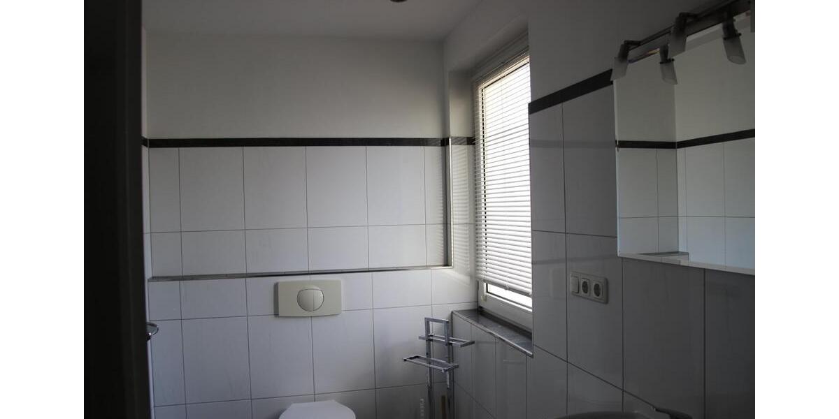 Einfamilienhaus Walluf - 5 Zimmer, 200 m&sup2;, 2.400&euro; | Angebot:25127340