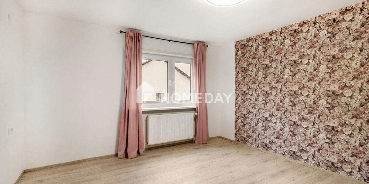 Familienidylle im Grünen - vielseitiges Zweifamilienhaus mit Ausbaureserve 6 zimmer