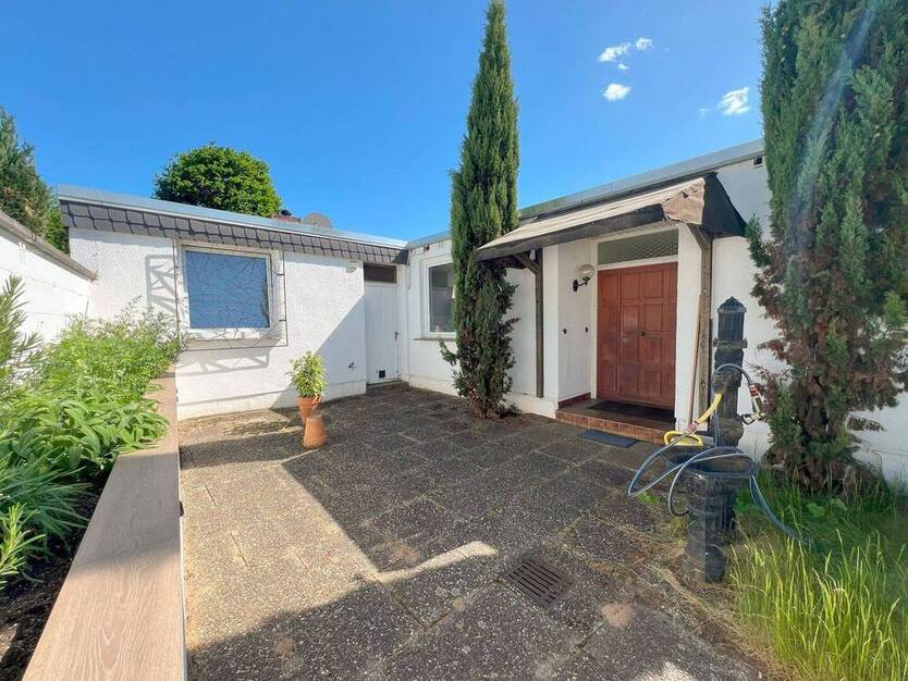 Bungalow auf sehr großzügigem Grundstück - Film ansehen!