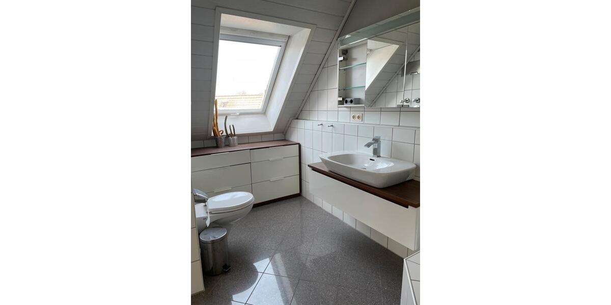 Dachgeschoßwohnung Hofheim am Taunus - 3 Zimmer, 89 m&sup2;, 1.300&euro; | Angebot:24983179