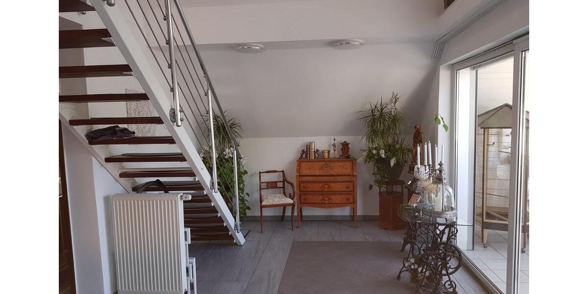 Dachgeschoßwohnung Wiesbaden Mainz-Kostheim - 4 Zimmer, 115 m&sup2;, 1.250&euro; | Angebot:25715262