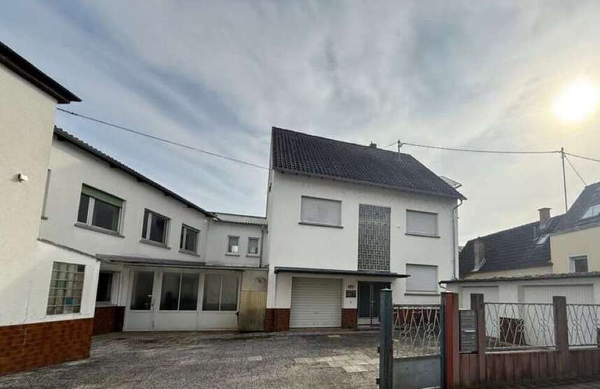 Haus zum Kaufen in Frankfurt am Main Harheim 995.000 € 263 m²
