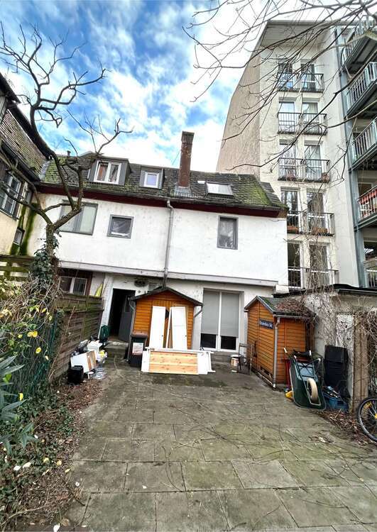 Haus zum Kaufen in Frankfurt 1.650.000 € 327.5 m² 12 zimmer