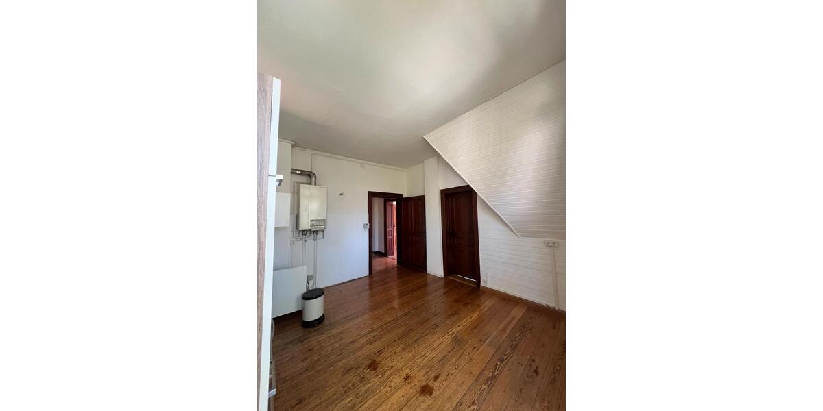 Etagenwohnung Wiesbaden Südost - 3 Zimmer, 110 m&sup2;, 1.700&euro; | Angebot:26365812