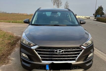 Hyundai TUCSON 83.500 km 16.100 &euro; Wiesbaden 65187