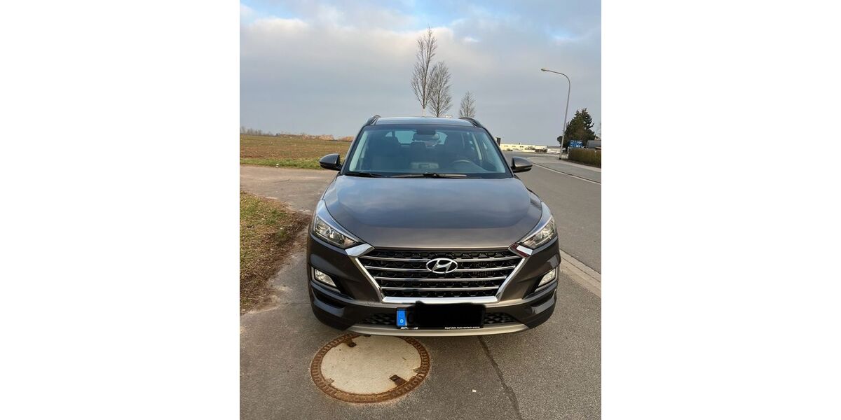 Hyundai TUCSON 83.500 km 16.100 &euro; Wiesbaden 65187
