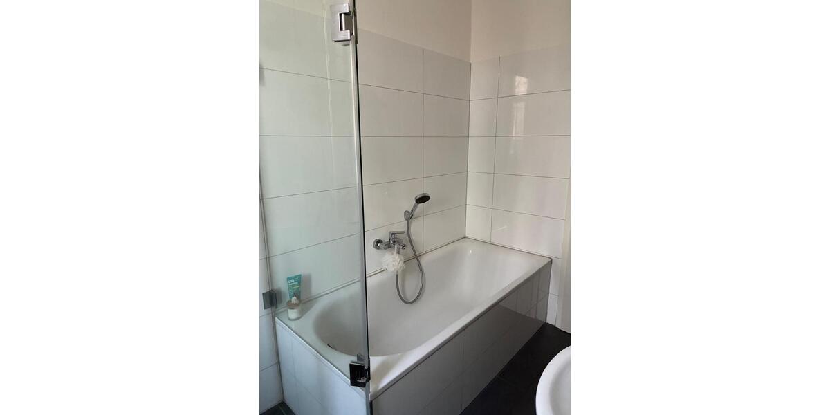 Etagenwohnung Wiesbaden Biebrich - 4 Zimmer, 90 m&sup2;, 1.250&euro; | Angebot:25512371