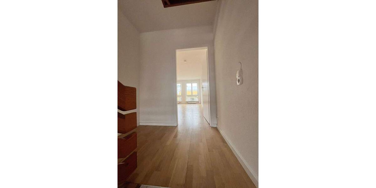 Etagenwohnung Wiesbaden Mitte - 2 Zimmer, 100 m&sup2;, 1.200&euro; | Angebot:24694226