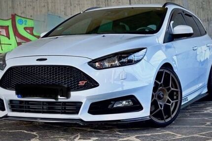 Ford Focus 124.580 km 14.300 &euro; Eschborn 65760