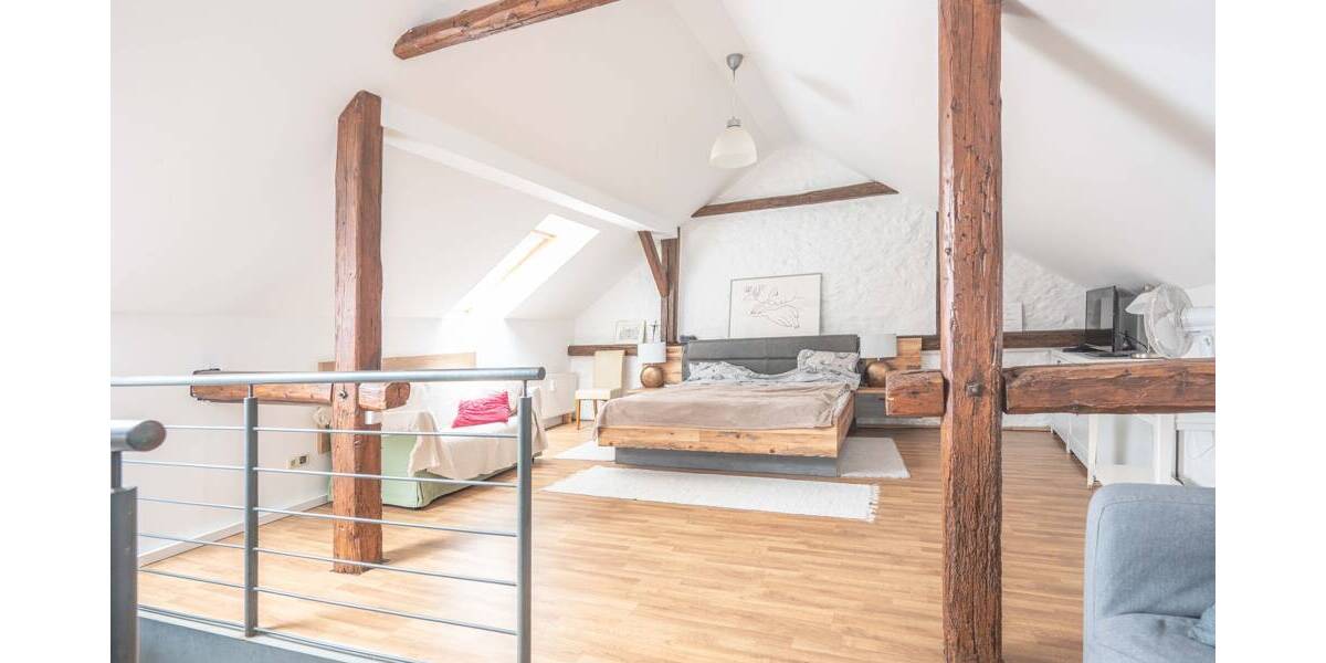 Denkmalgeschützes Hofanwesen - derzeit in sechs Einheiten aufgeteilt - mit vielen Optionen 8 zimmer