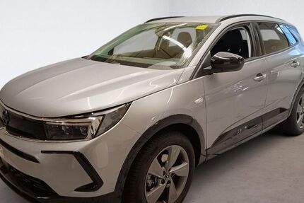 Opel Grandland (X) 3.500 km 28.190 € Rüsselsheim 65428