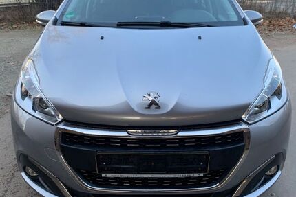 Peugeot 208 122.905 km 7.899 &euro; Mainz-Kastel 55252