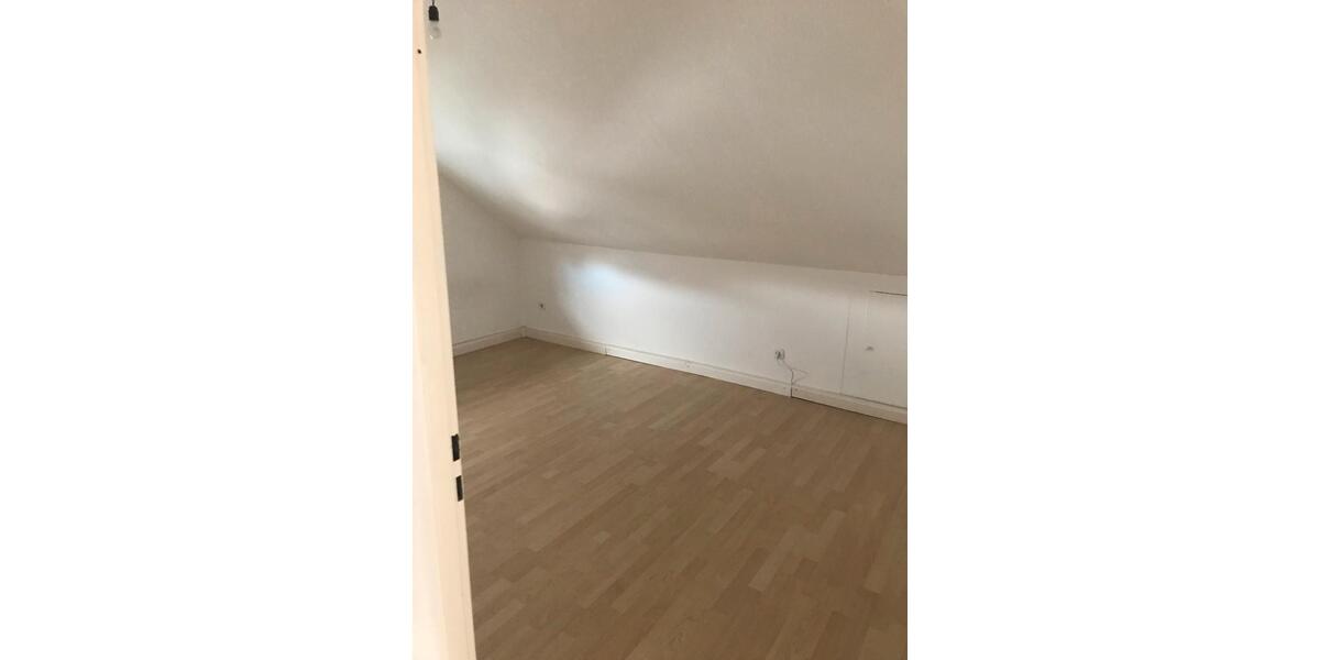 Dachgeschoßwohnung Rüsselsheim am Main - 3 Zimmer, 70 m&sup2;, 800&euro; | Angebot:26527294