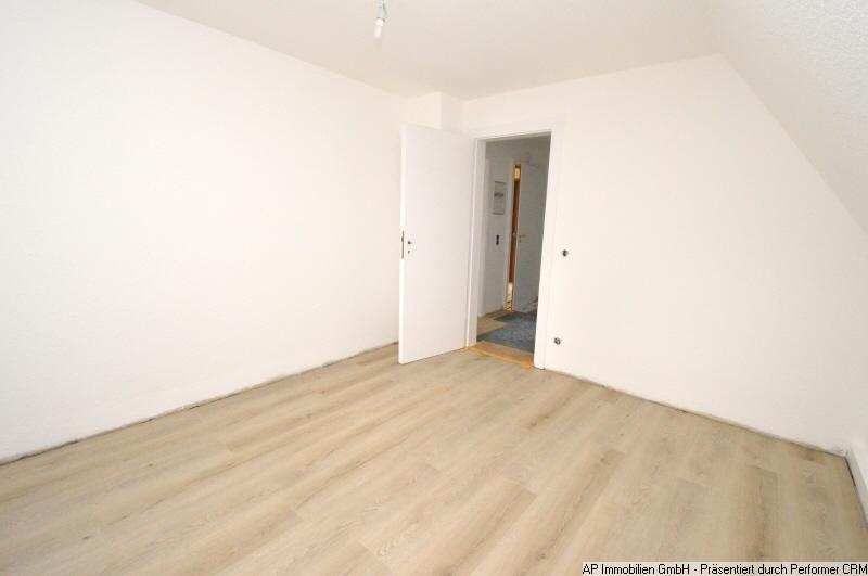 OBERSTADT - Dachgeschosswohnung, 2 Zimmer, Küche, Bad zimmer