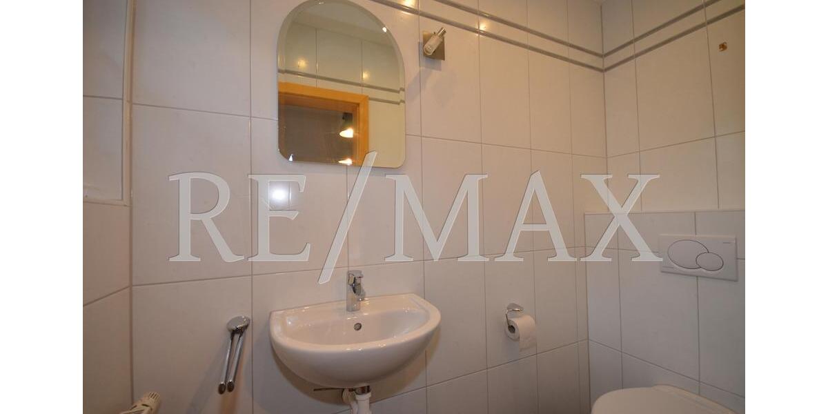 Geräumiges Einfamilienhaus mit Einbauküche und Garten in Wörsdorf- Haustiere willkommen 8 zimmer