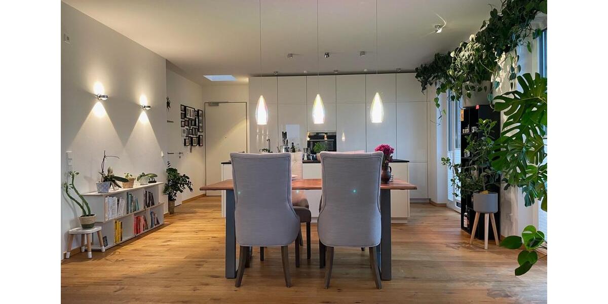 Luxus 2-Z.-Penthouse (98 m²) - Terrasse, AC, TG, Kamin; Möbel 2 zimmer