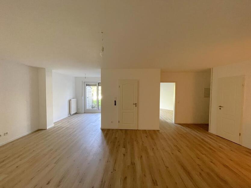 Solid, unconventionally designed 2-room terrace apartment in Wiesbaden Bierstadt with garage zimmer