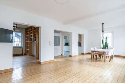 Haus zum Mieten in Wiesbaden 2.999 € 220 m²