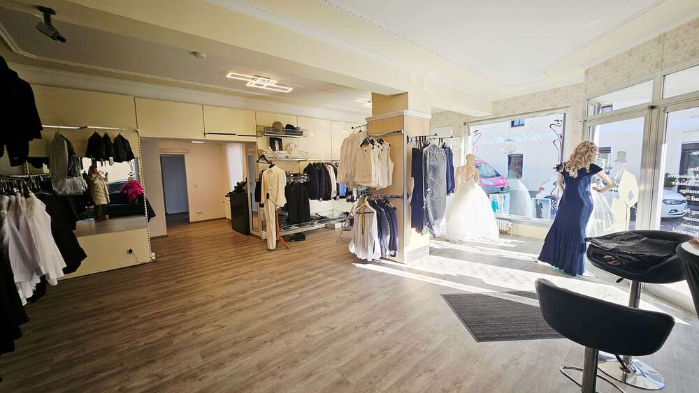 Einzelhandel in Wiesbaden 2.200 € 220 m² zimmer