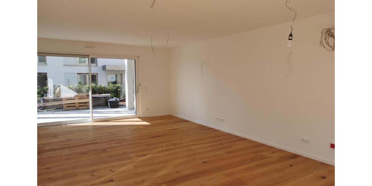 Luxus Pur mit viel Grün herum - 5 Zi. EG. mit Garten, Klimaanlage und hochwertigen Ausstattung. 5 zimmer