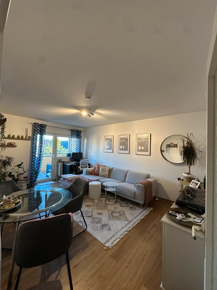 NUR **6 Monatige Zwischenmiete**Möblierte 2 Zimmer EBK & Balkon zimmer