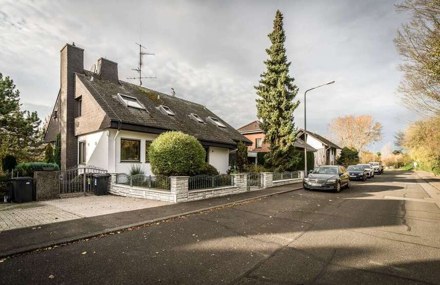 Haus zum Kaufen in Wiesbaden-Erbenheim 979.000 € 322 m²