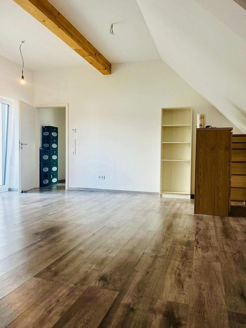 Geräumige Familienwohnung mit Balkon in Frankfurt am Main 7 zimmer