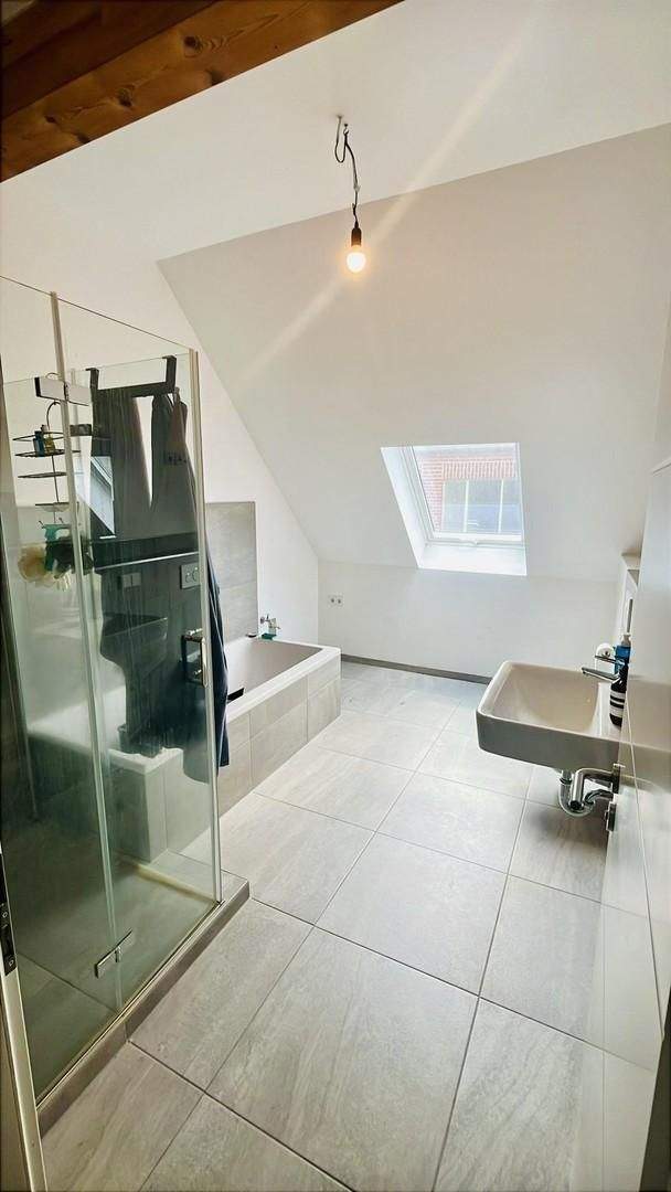 Geräumige Familienwohnung mit Balkon in Frankfurt am Main 7 zimmer