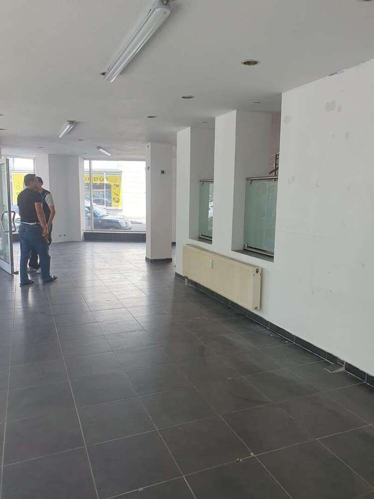 Einzelhandel in Wiesbaden Biebrich 2.600 € 190 m²