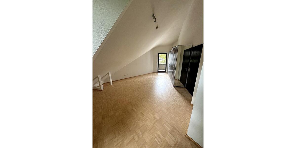 Dachgeschoßwohnung Wiesbaden Biebrich - 2 Zimmer, 90 m&sup2;, 1.315&euro; | Angebot:26662447