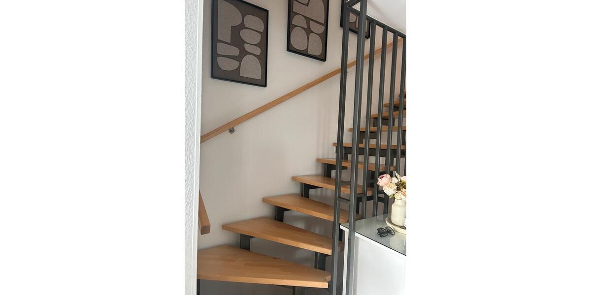 Reihenhaus Wiesbaden Biebrich - 5 Zimmer, 120 m&sup2;, 2.250&euro; | Angebot:26320830