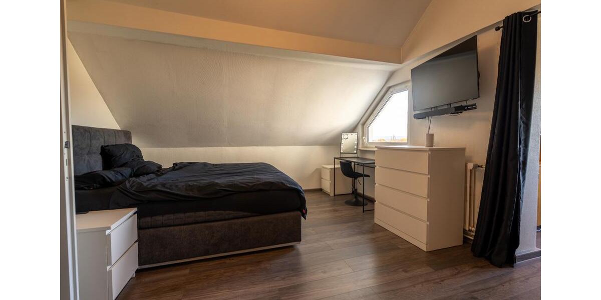 Dachgeschoßwohnung Wiesbaden Mainz-Amöneburg - 2.5 Zimmer, 104 m&sup2;, 1.200&euro; | Angebot:26547082
