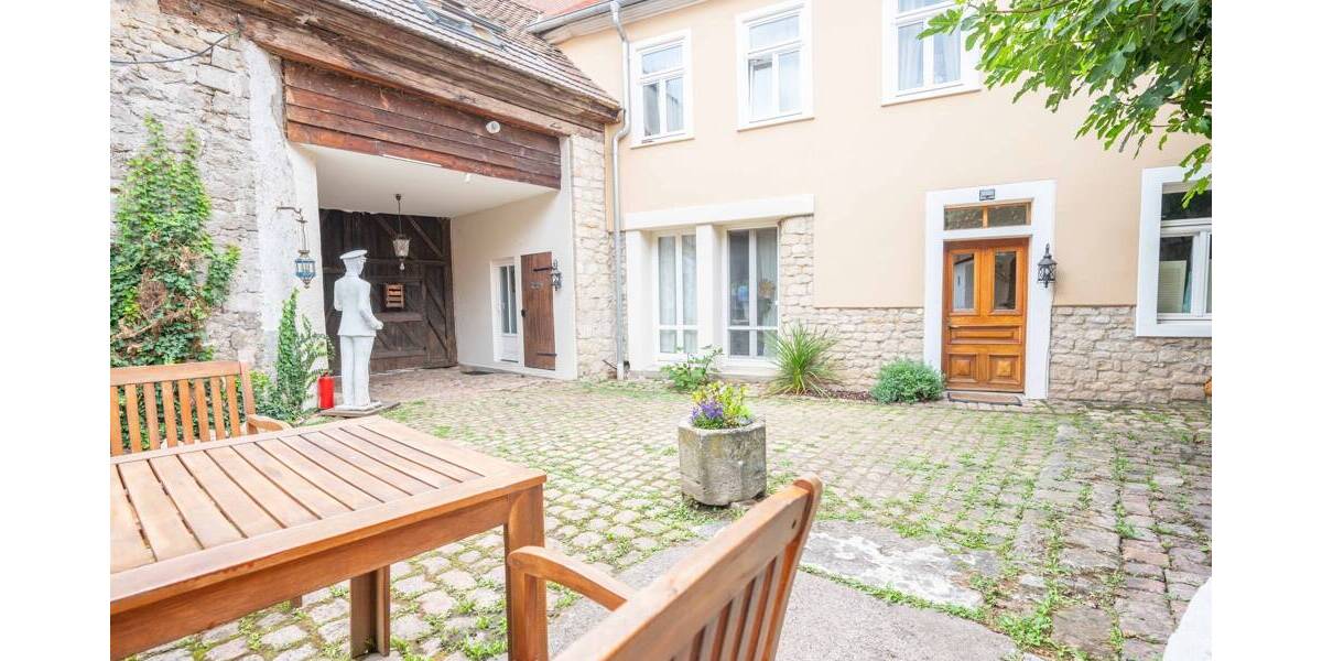 Denkmalgeschützes Hofanwesen - derzeit in sechs Einheiten aufgeteilt - mit vielen Optionen 8 zimmer