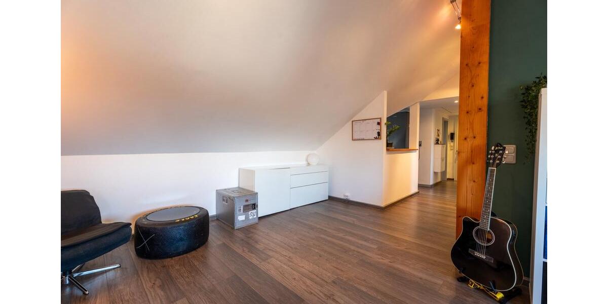 Dachgeschoßwohnung Wiesbaden Mainz-Amöneburg - 2.5 Zimmer, 104 m&sup2;, 1.200&euro; | Angebot:26547082