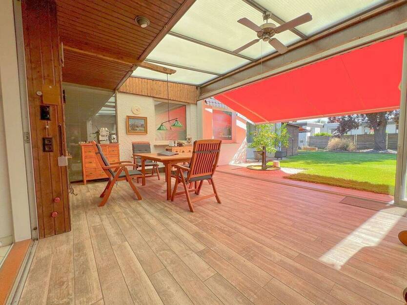 Bungalow auf sehr großzügigem Grundstück - Film ansehen!