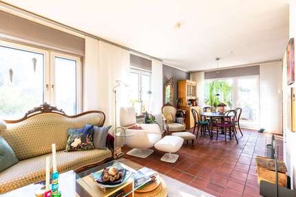 Haus zum Kaufen in Taunusstein Wehen 349.000 € 164 m² 10 zimmer